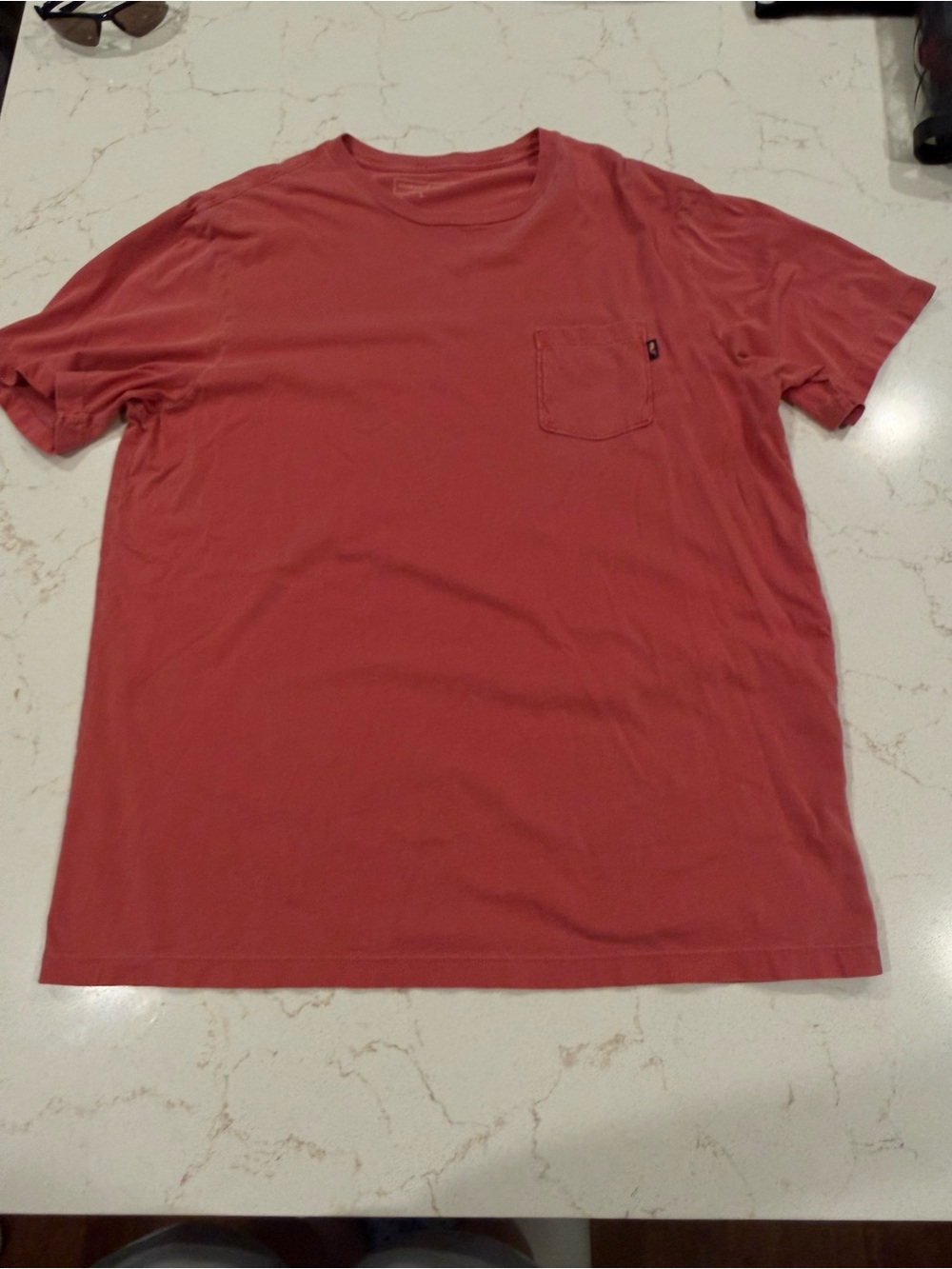 Vineyard Vines Men's Short-Sleeve Pocket Tee in Coral